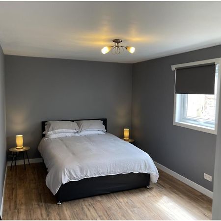 Queens Apartments Еър Екстериор снимка