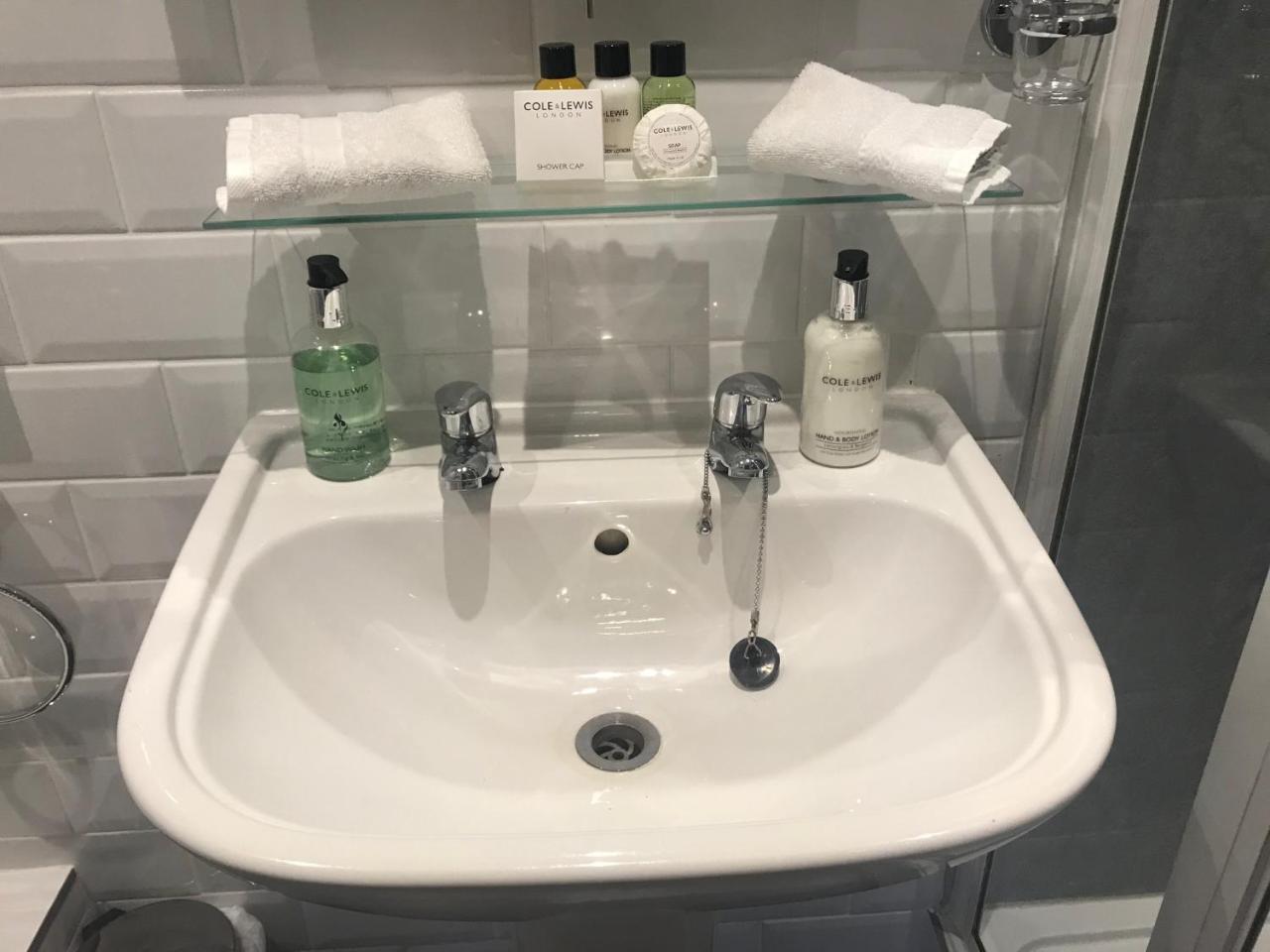 Queens Apartments Еър Екстериор снимка