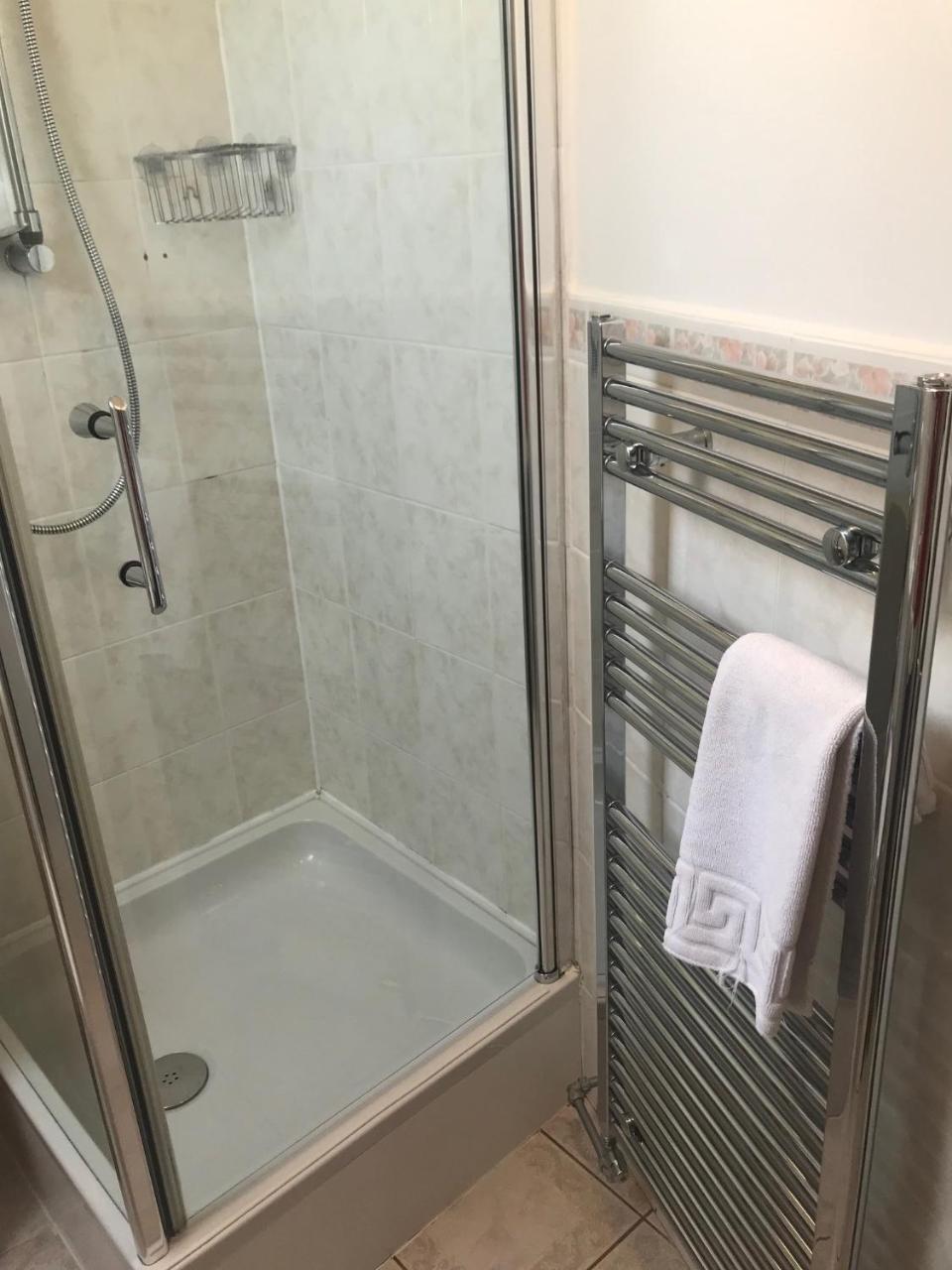 Queens Apartments Еър Екстериор снимка