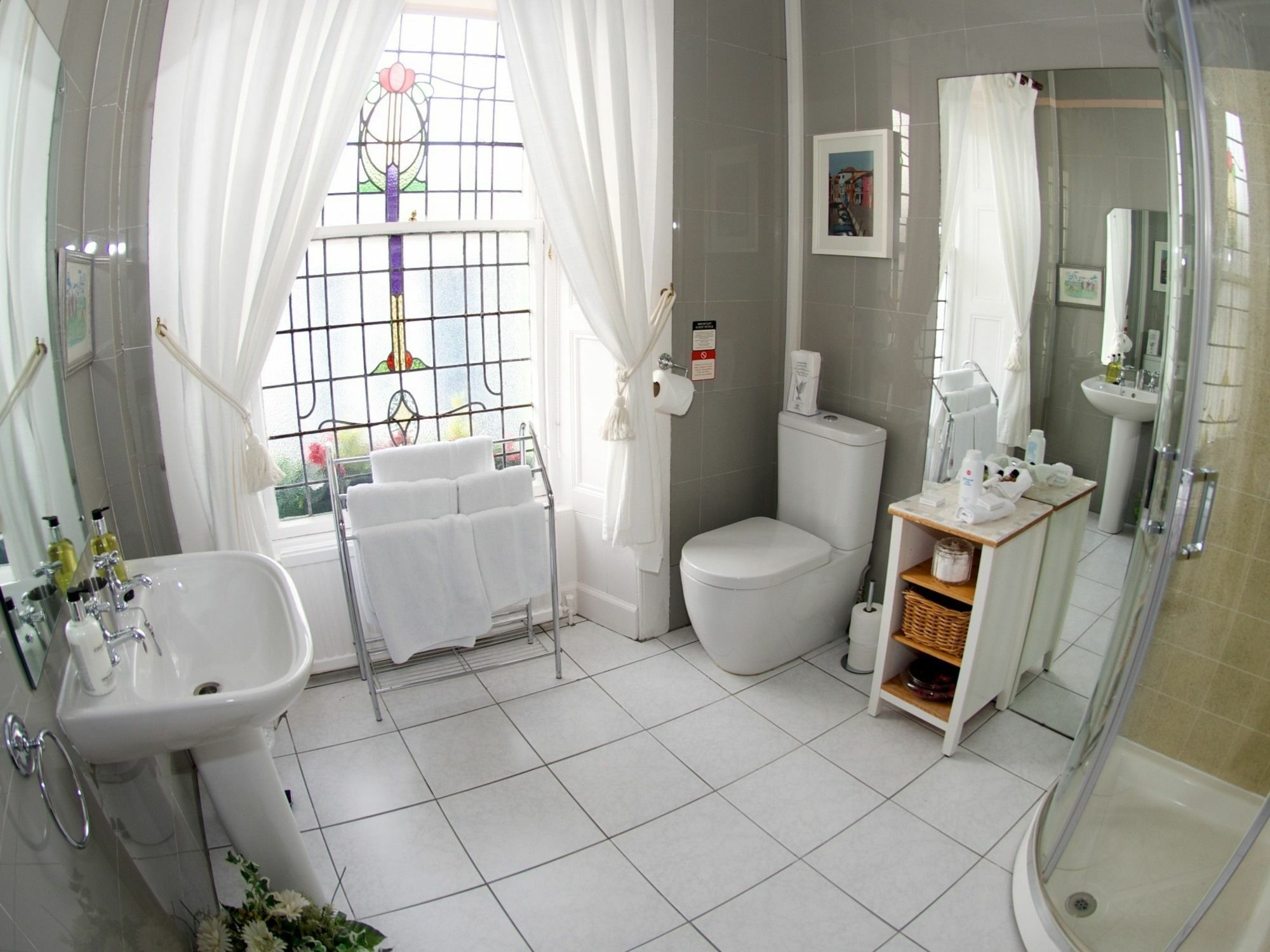 Queens Apartments Еър Екстериор снимка