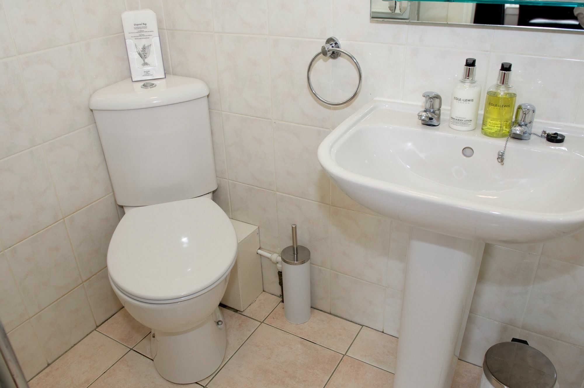 Queens Apartments Еър Екстериор снимка