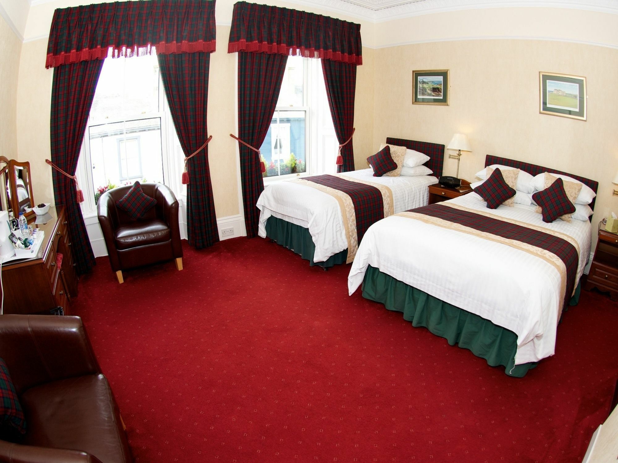 Queens Apartments Еър Екстериор снимка