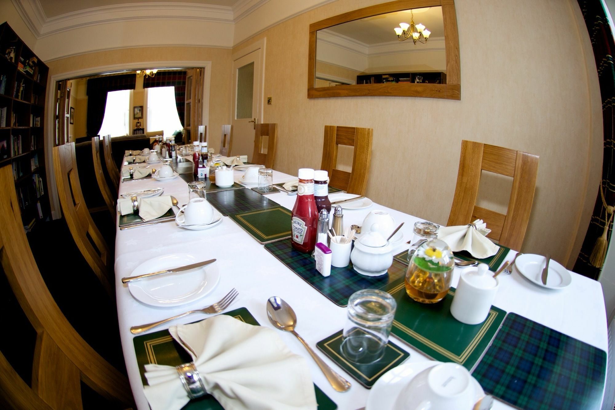 Queens Apartments Еър Екстериор снимка
